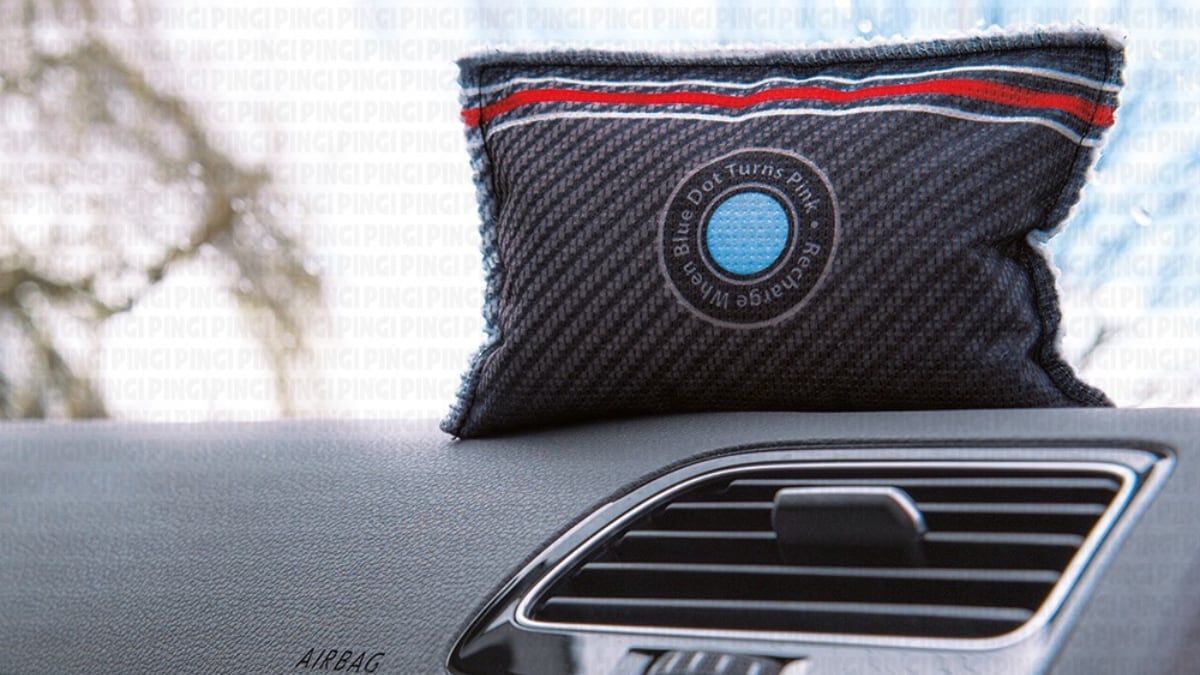 Bolsa antihumedade promete eliminar a condensação no interior do carro de forma eficaz. Reprodução: EL PAÍS Escaparate