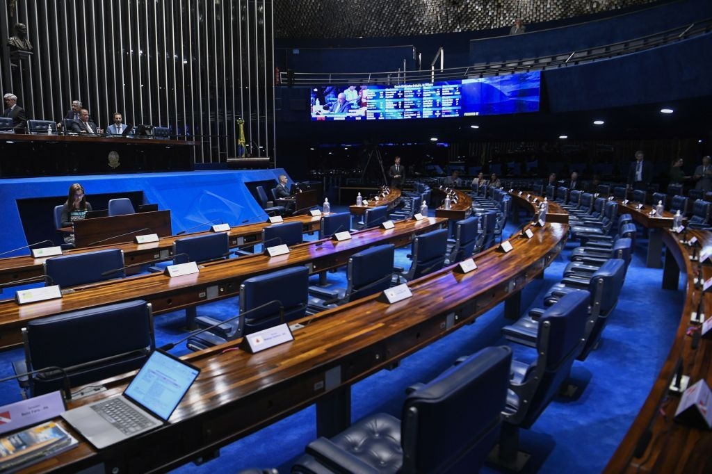 Senadores debatem proposta que legitima a união homoafetiva e amplia conceito de família. Reprodução: CNN Brasil