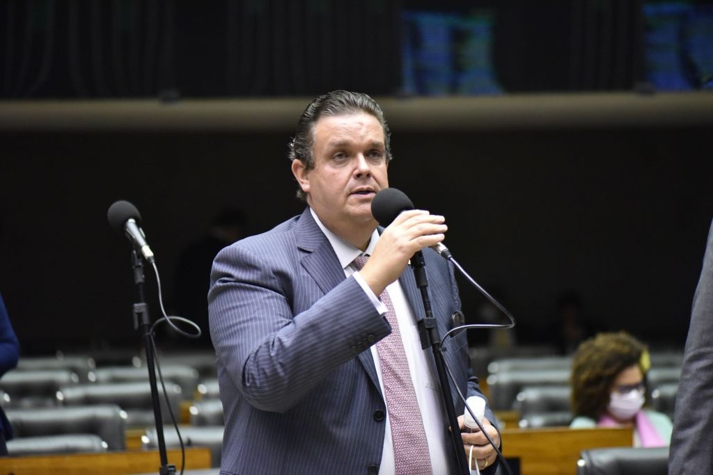Presidente conversa com Wolney Queiroz após aceitar a demissão de Lupi. Reprodução: CNN Brasil