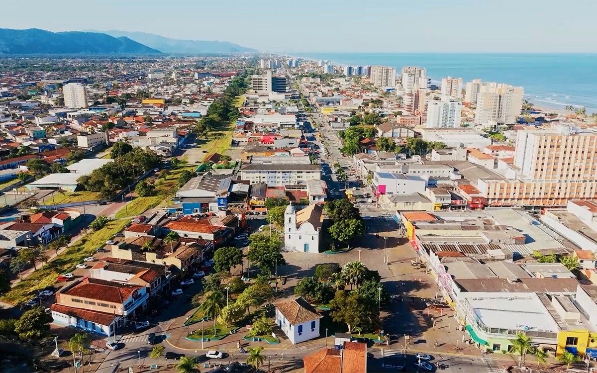 Cláudio Marcos discute novas legislações para expansão do mercado imobiliário em Itanhaém. Reprodução: Globo