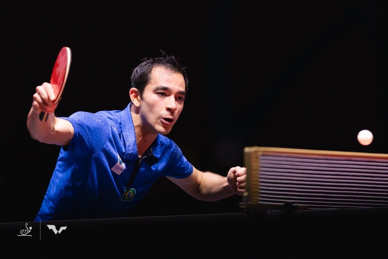 Hugo Calderano avança para as semifinais do Campeonato Mundial de Tênis de Mesa em Doha. Reprodução: Globo