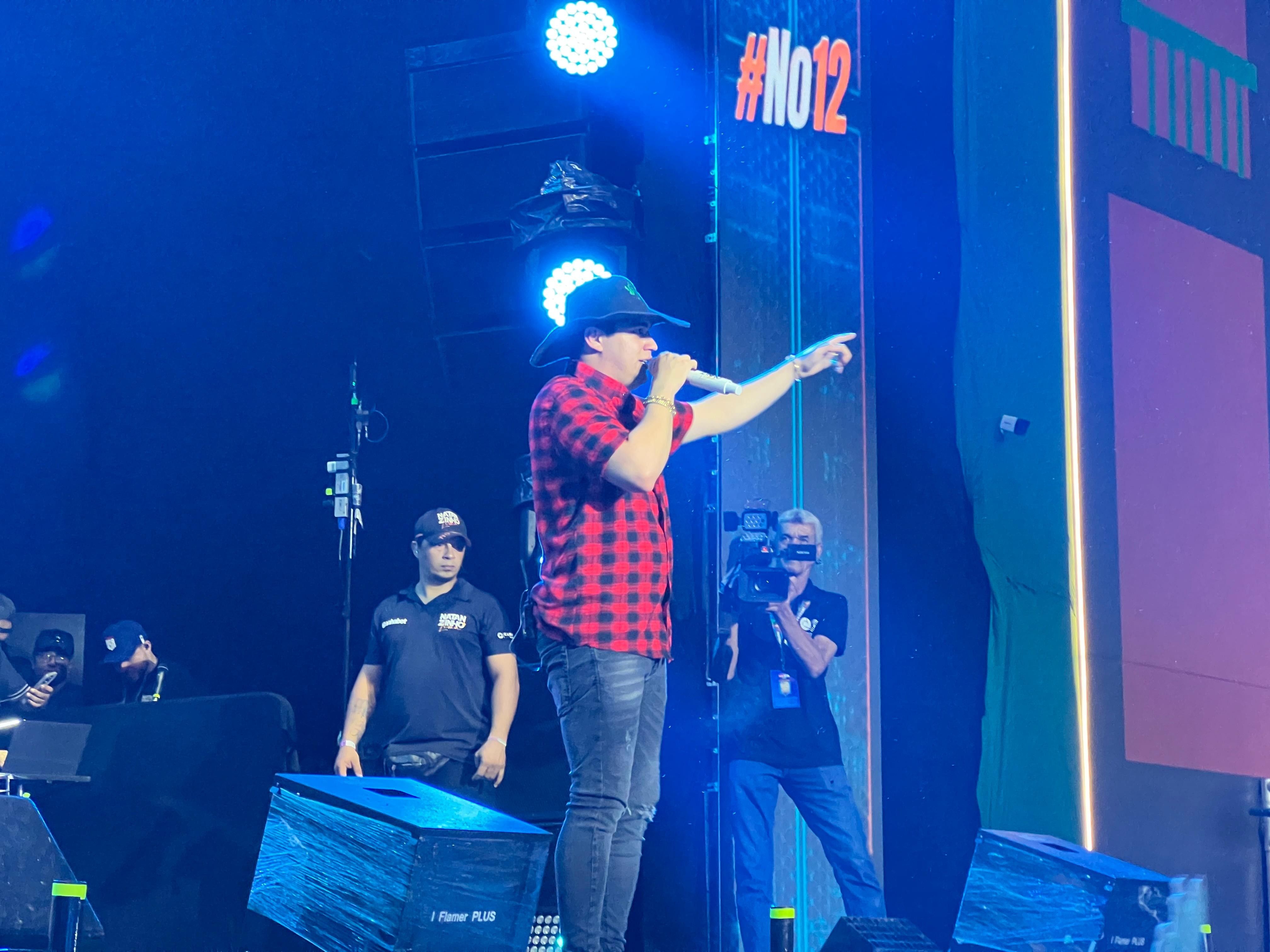 Natanzinho Lima encanta multidão com show cheio de emoção no São João 2025 de Campina Grande. Reprodução: Erickson Nogueira