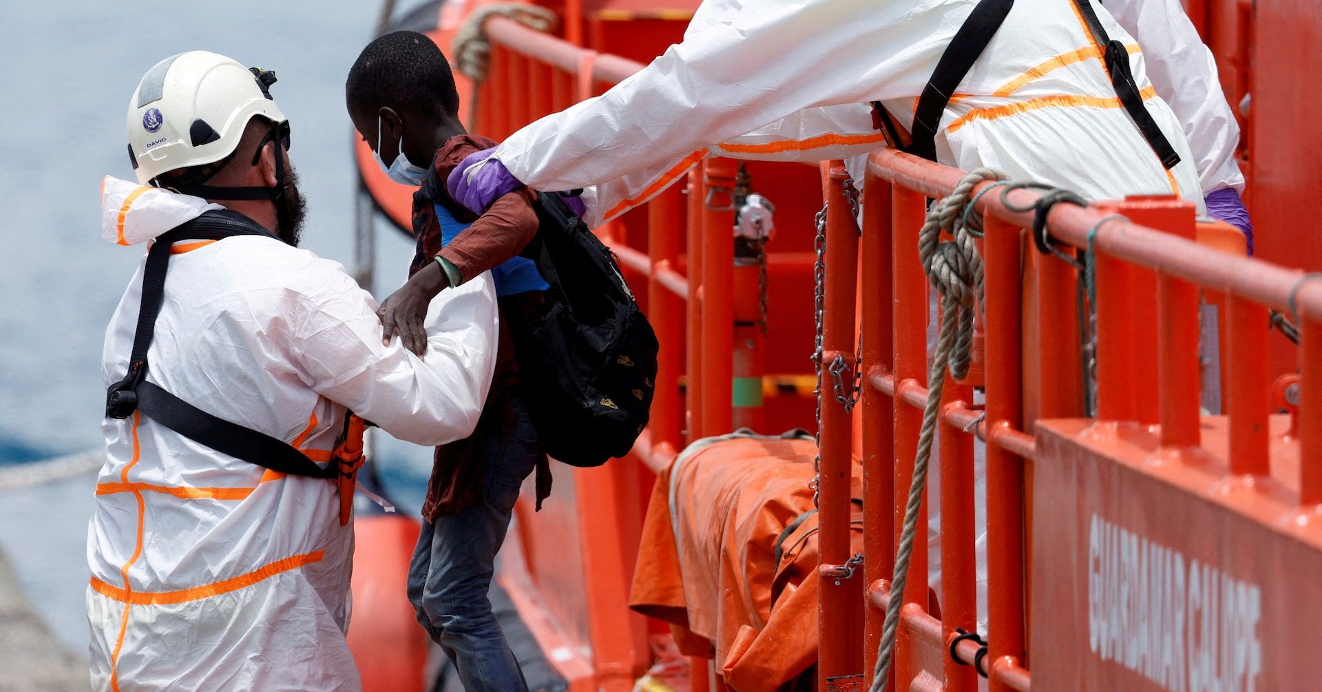 Parlamento espanhol aprova realocação de migrantes menores de idade para enfrentar alta na imigração. Reprodução: Reuters