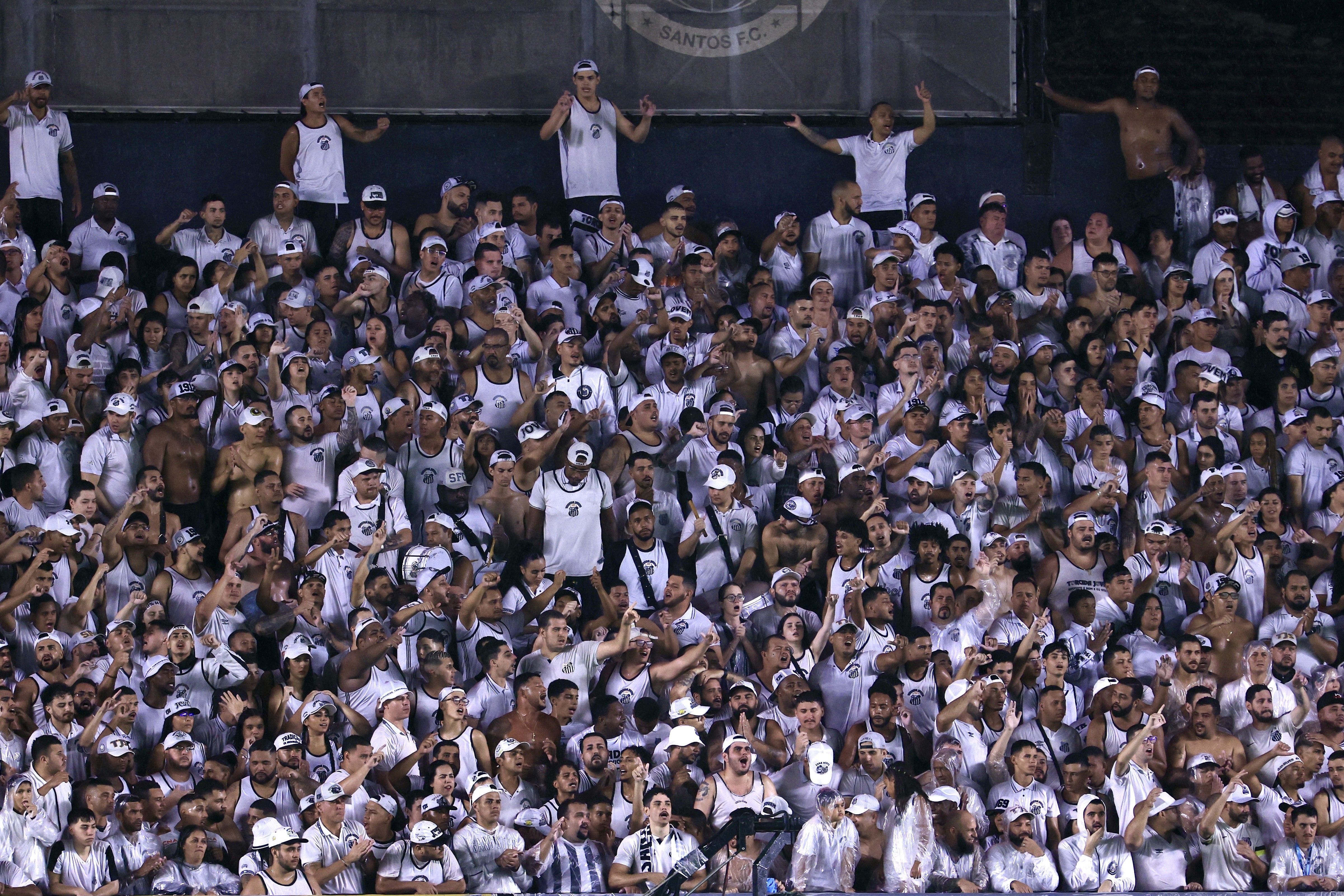 Santos suspende adesões ao sócio-torcedor e anuncia mudanças