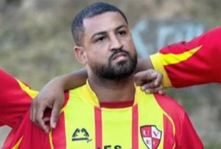 Mãe acredita que filho foi vítima de engano após ser morto a tiros em jogo de futebol amador. Reprodução: Globo