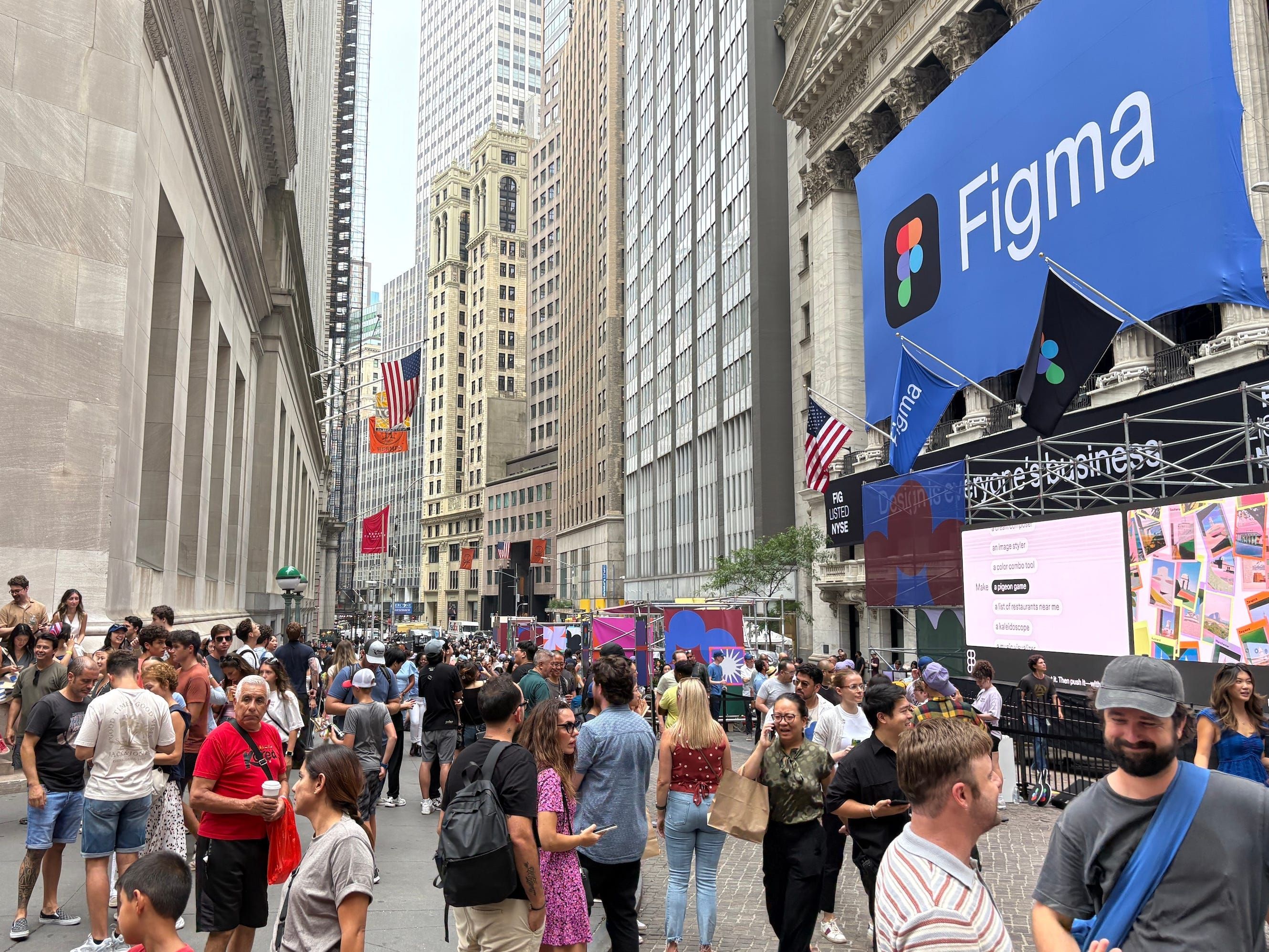 Figma realiza uma festa de lançamento de IPO em frente à Bolsa de Valores de Nova York. Reprodução: Business Insider