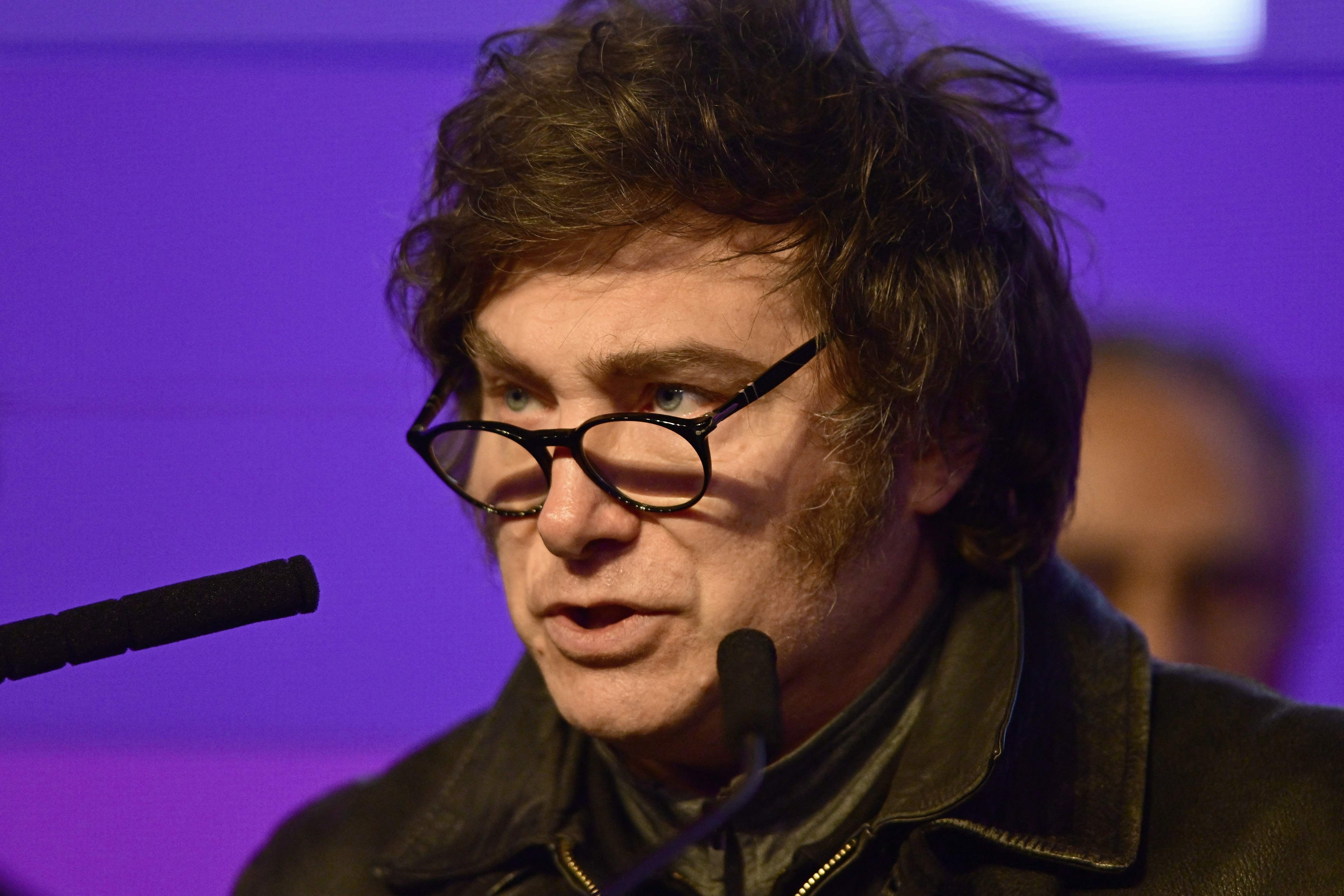 Milei fala em La Plata após admitir derrota de seu partido nas eleições da província de Buenos Aires. Legenda da imagem. Reprodução: O Globo