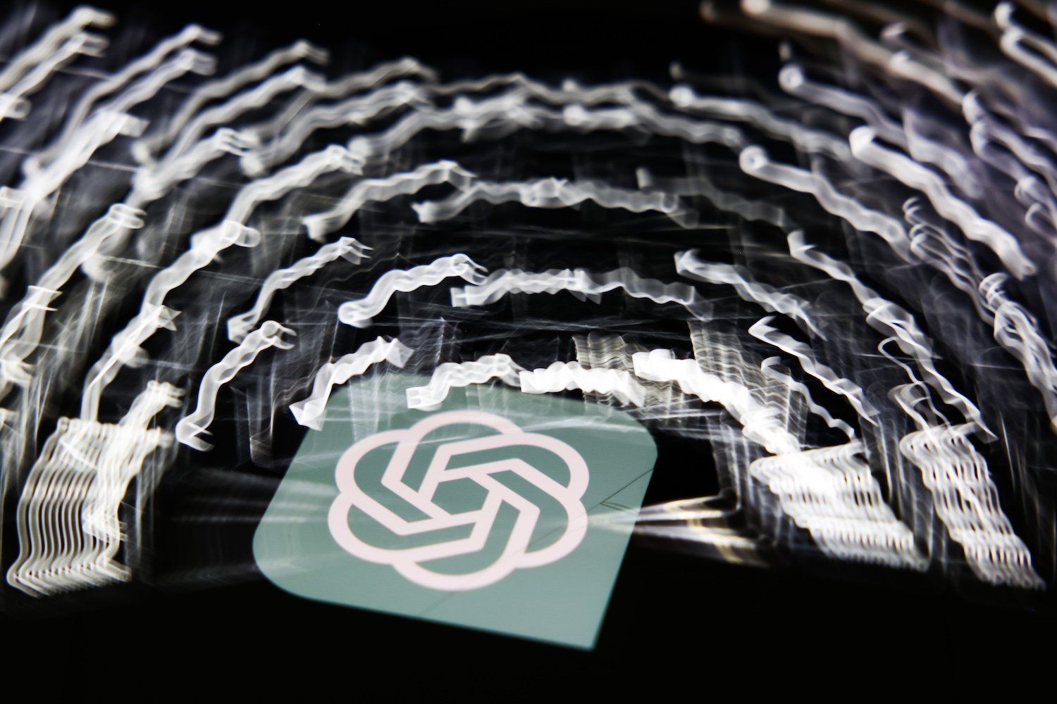 GPT-5 da OpenAI agora prioriza informações precisas em vez de elogios. Reprodução: Gizmodo