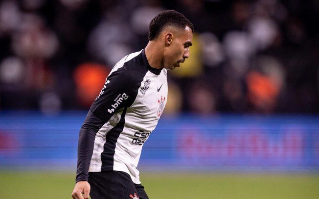 Matheuzinho marcou pelo Corinthians no segundo tempo; Timão sobe para o nono lugar e Flu cai para o décimo. Reprodução: Retorno do item 11