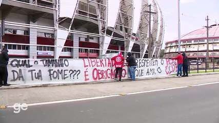 Torcida do Inter protesta no Beira-Rio após eliminação na Copa do Brasil. Reprodução: Globo