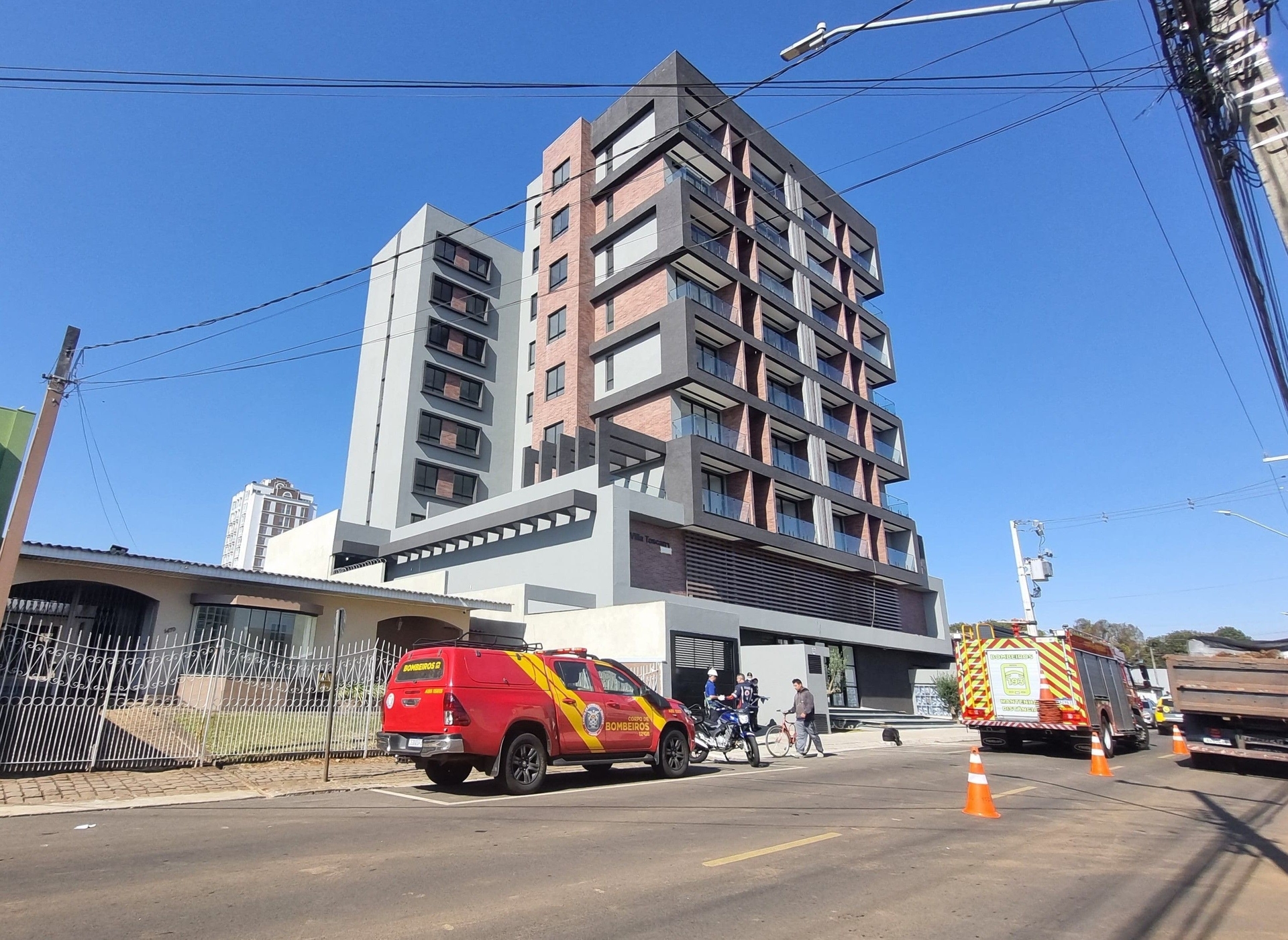 Homem morre prensado em acidente com elevador em prédio em Guarapuava. Reprodução: Globo
