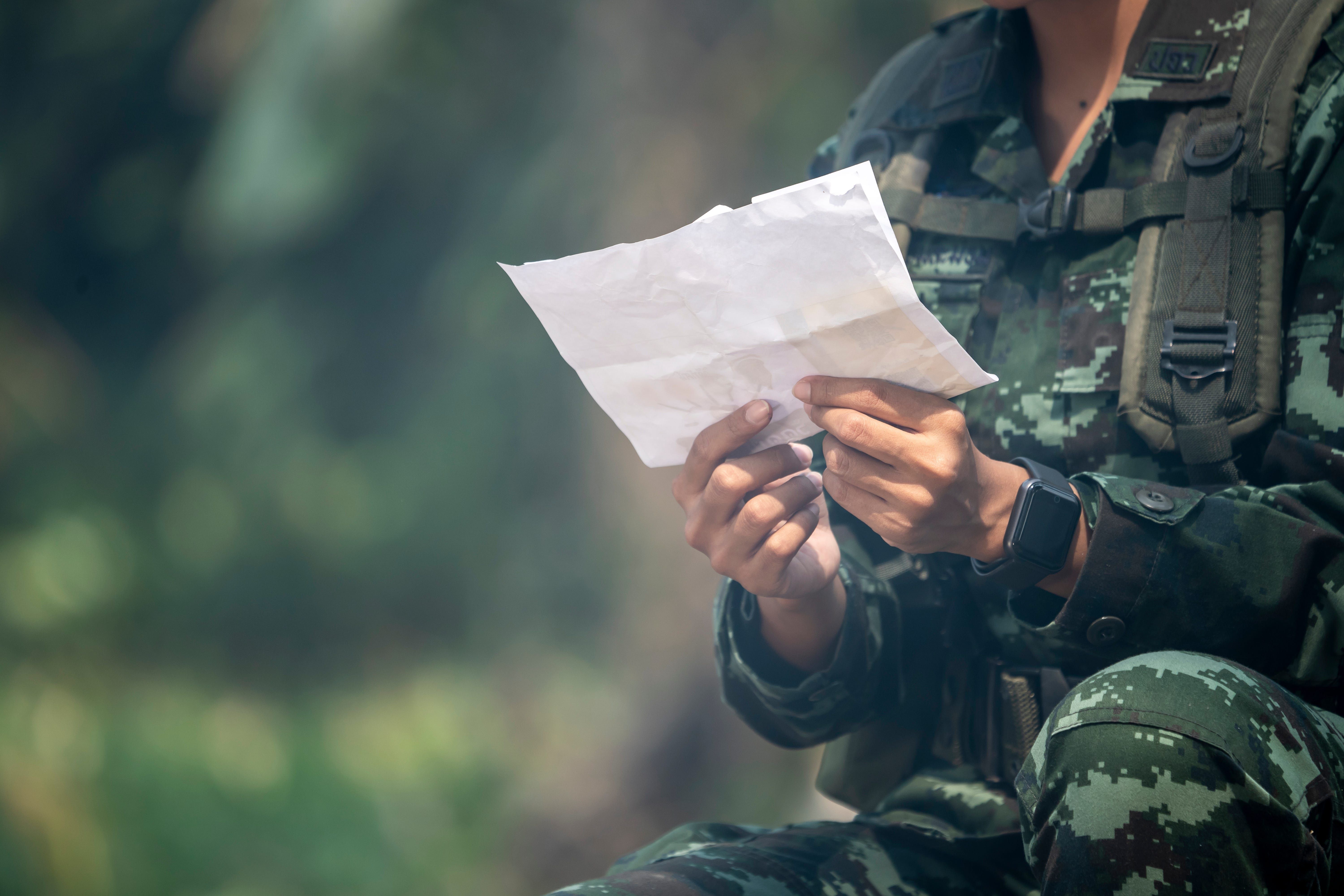 A autora e seu marido, que se conheceram por cartas enquanto ele estava em combate, celebram 29 anos de casamento. Reprodução: Business Insider