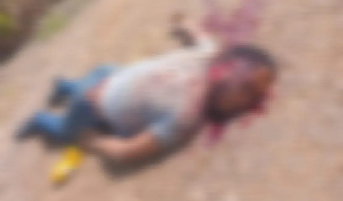 Corpo de homem é encontrado com marcas de tiros em Porto Calvo, Alagoas. Reprodução: Alagoas 24 Horas