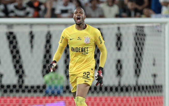 Carlos Miguel provoca torcida do Palmeiras ao cantar em evento. Reprodução: Ag. Corinthians