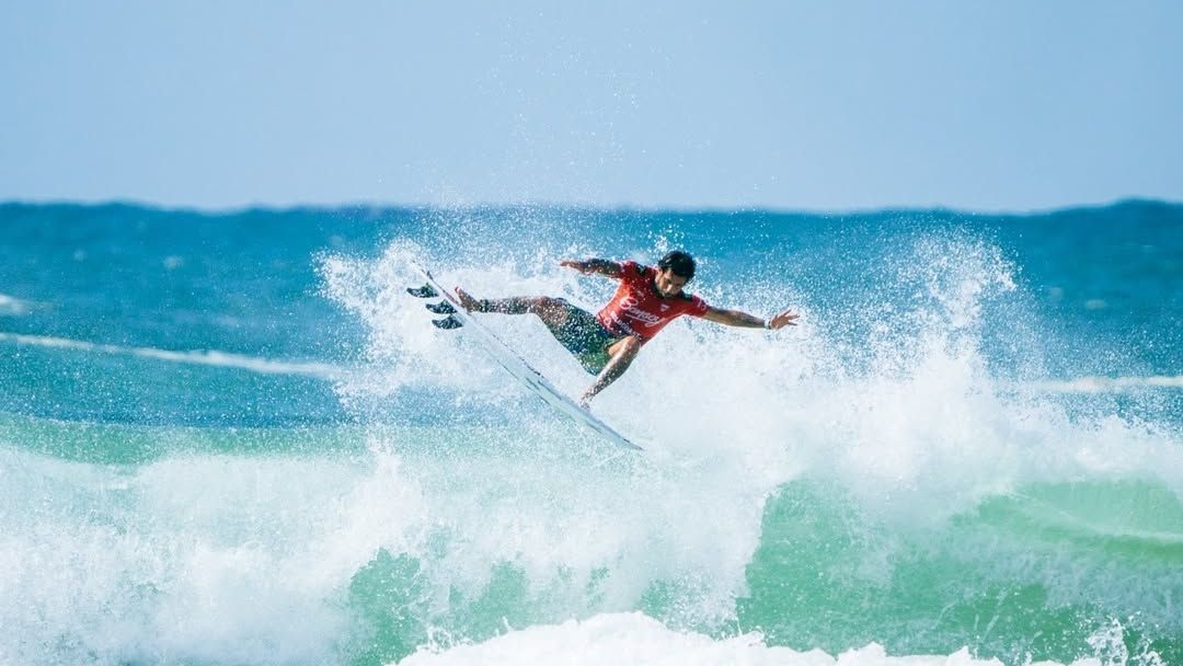 Surfista brasileiro brilha em Burleigh Heads e avança no ranking mundial. Reprodução: ESPN