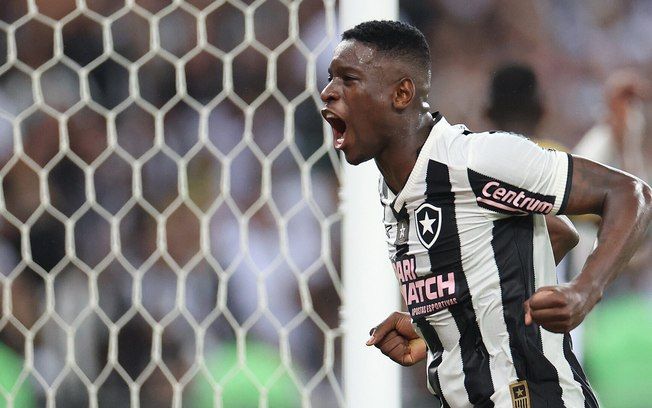 Jogador do Botafogo, Herói da Liberta, será comentarista na CazéTV durante o Mundial de Clubes. Reprodução: CazéTV