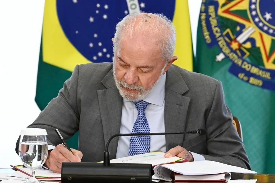 Lula faz 2ª sessão de radioterapia no couro cabeludo