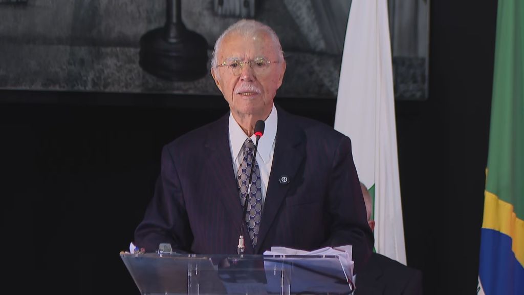 Sarney revela desafios como primeiro presidente pós-ditadura