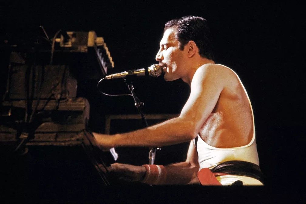Biografia revela que Freddie Mercury teve uma filha secreta em 1976.; Reprodução: Globo