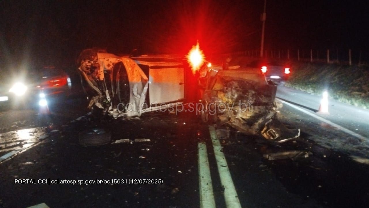 Batida frontal entre dois carros provoca feridos e interdição na Rodovia Lourenço Louzano. Reprodução: Globo