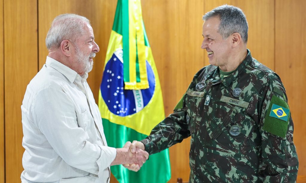 Presidente Lula participa de ato militar em gesto de aproximação com Forças Armadas. Reprodução: CNN Brasil
