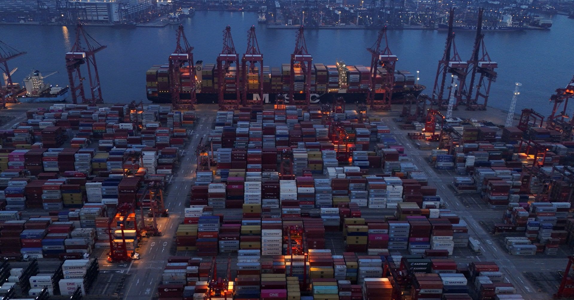 China is isentando produtos dos EUA de tarifas de 125% para amenizar a guerra comercial. Reprodução: Reuters