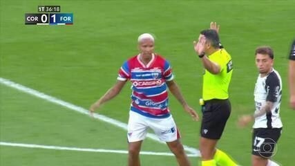 Deyverson tenta simular um pênalti durante partida entre Corinthians e Fortaleza. Reprodução: Globo