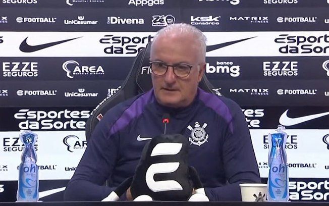 Dorival Júnior fala sobre a necessidade de reforços no Corinthians e a pressão no clube. Legenda da imagem. Reprodução: Esporte IG