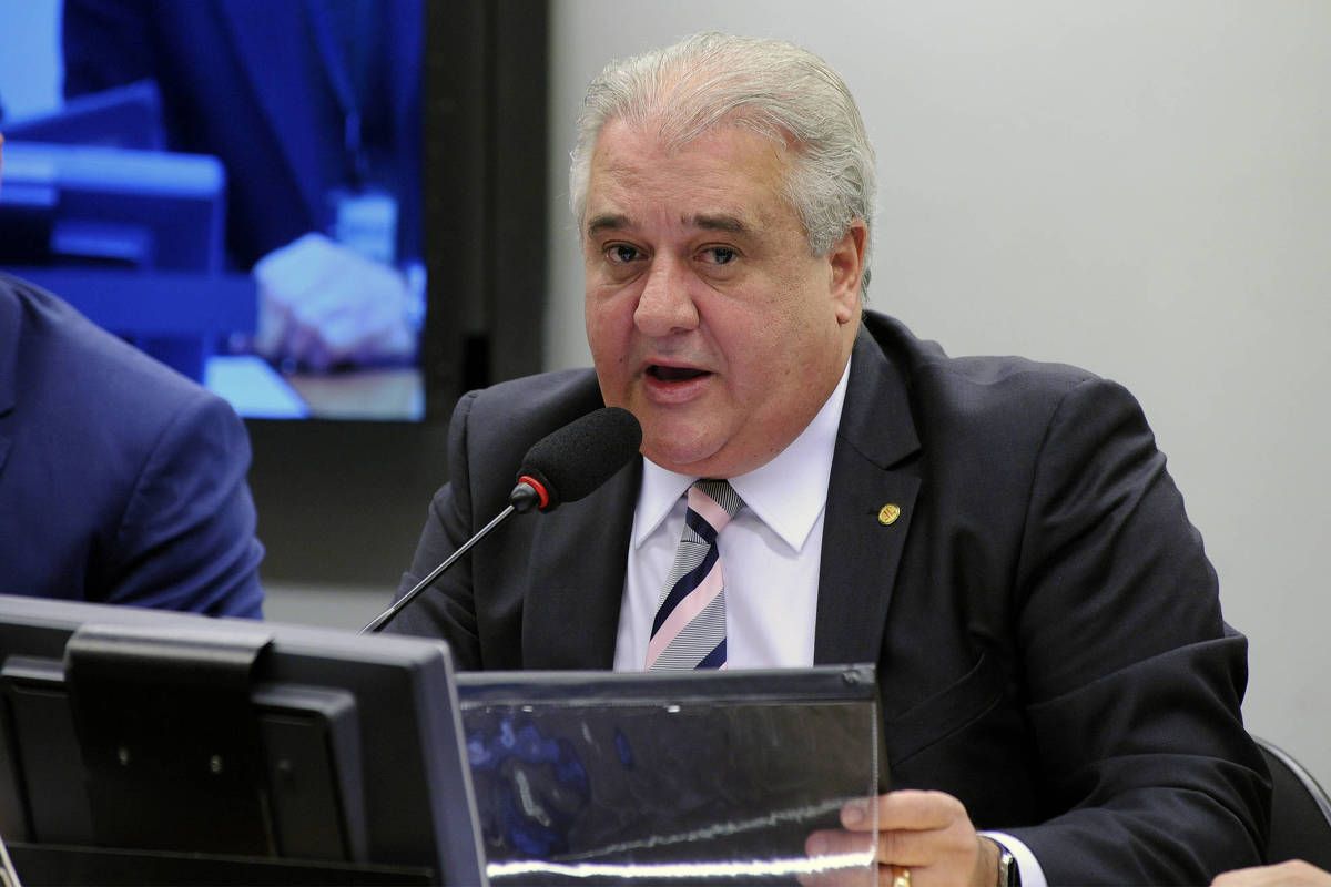 Deputado propõe 'cashback das blusinhas' para compensar indústria nacional