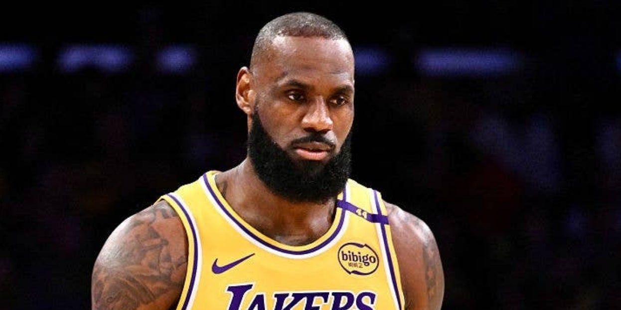 LeBron James e celebridades se destacam em evento de moda. Reprodução: BuzzFeed