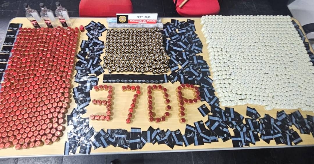 Quatro suspeitos são presos por falsificar e vender bebidas adulteradas em SP. Legenda da imagem. Reprodução: Maquiavel