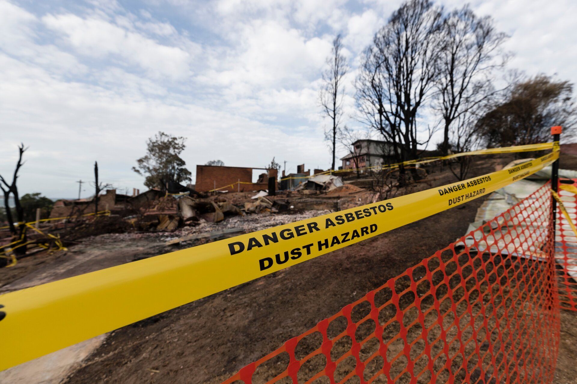 Críticos questionam a falta de regulações sobre produtos relacionados ao risco de mesotelioma. Reprodução: Gizmodo