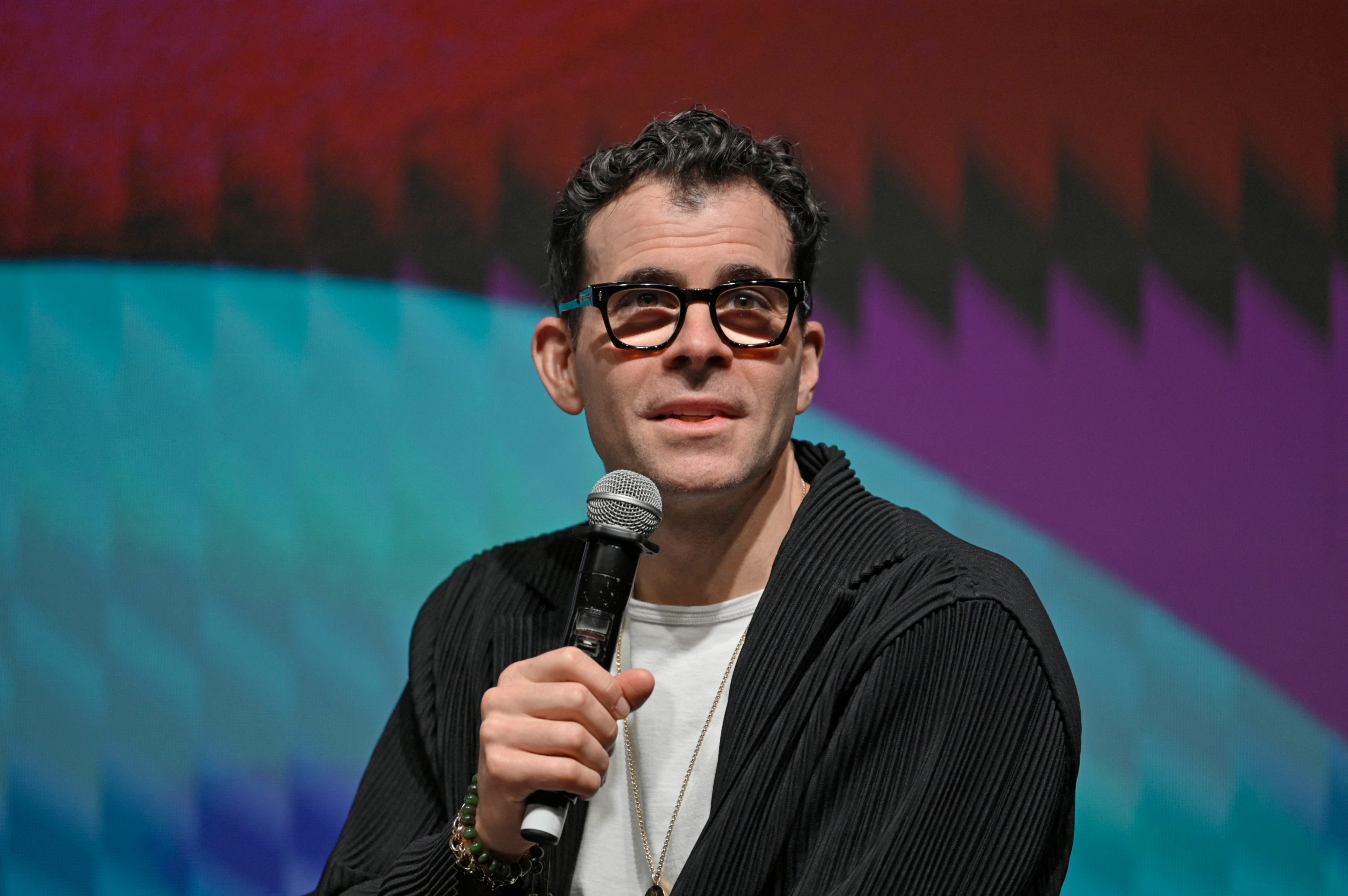 Adam Mosseri anuncia novas atualizações no Instagram, permitindo postagens silenciosas e reorganização de conteúdos. Reprodução: Business Insider