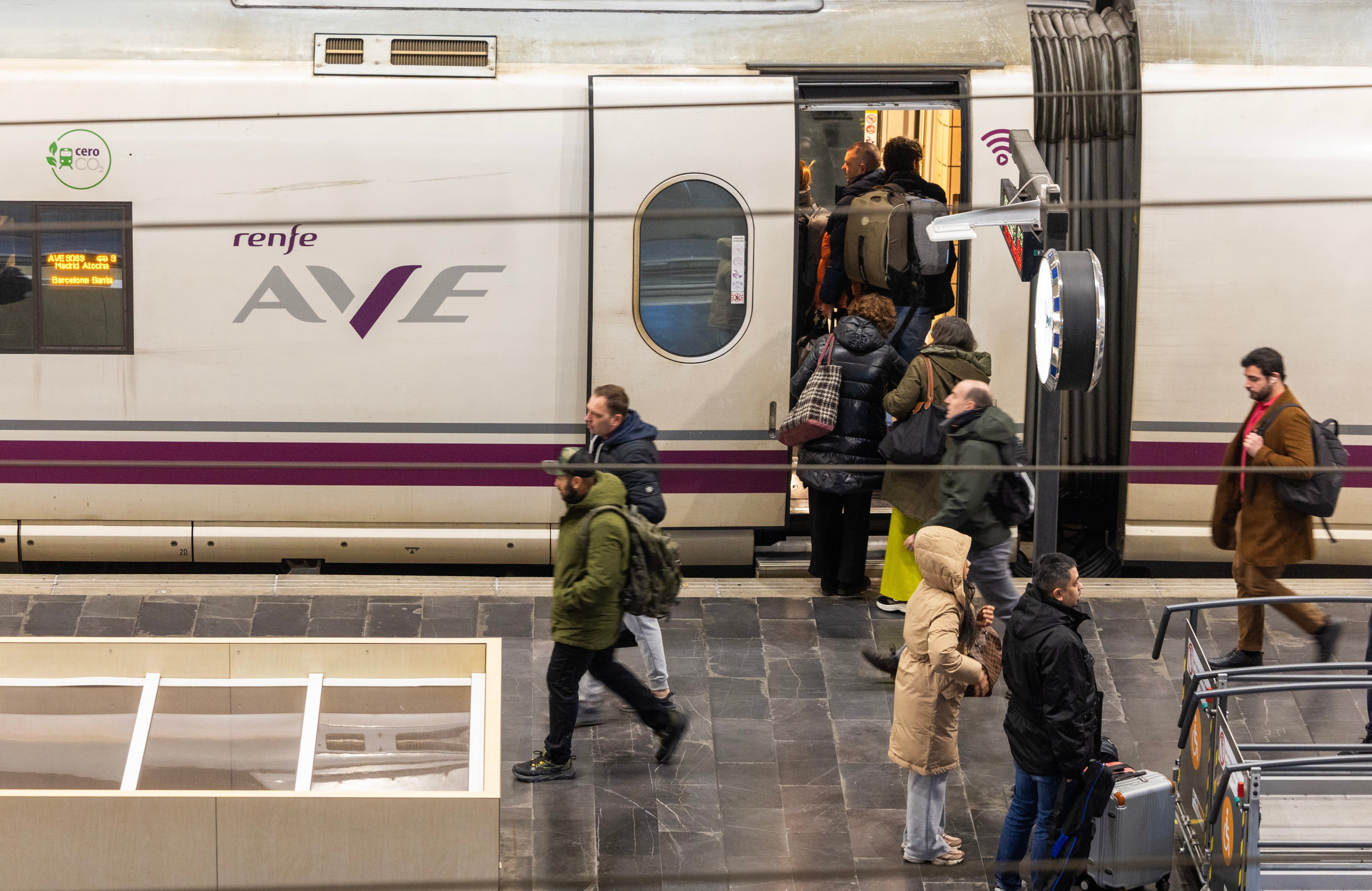 Espanha enfrenta anos críticos para a ferrovia, entre obras e a urgência de trens novos.. Reprodução: Elpais