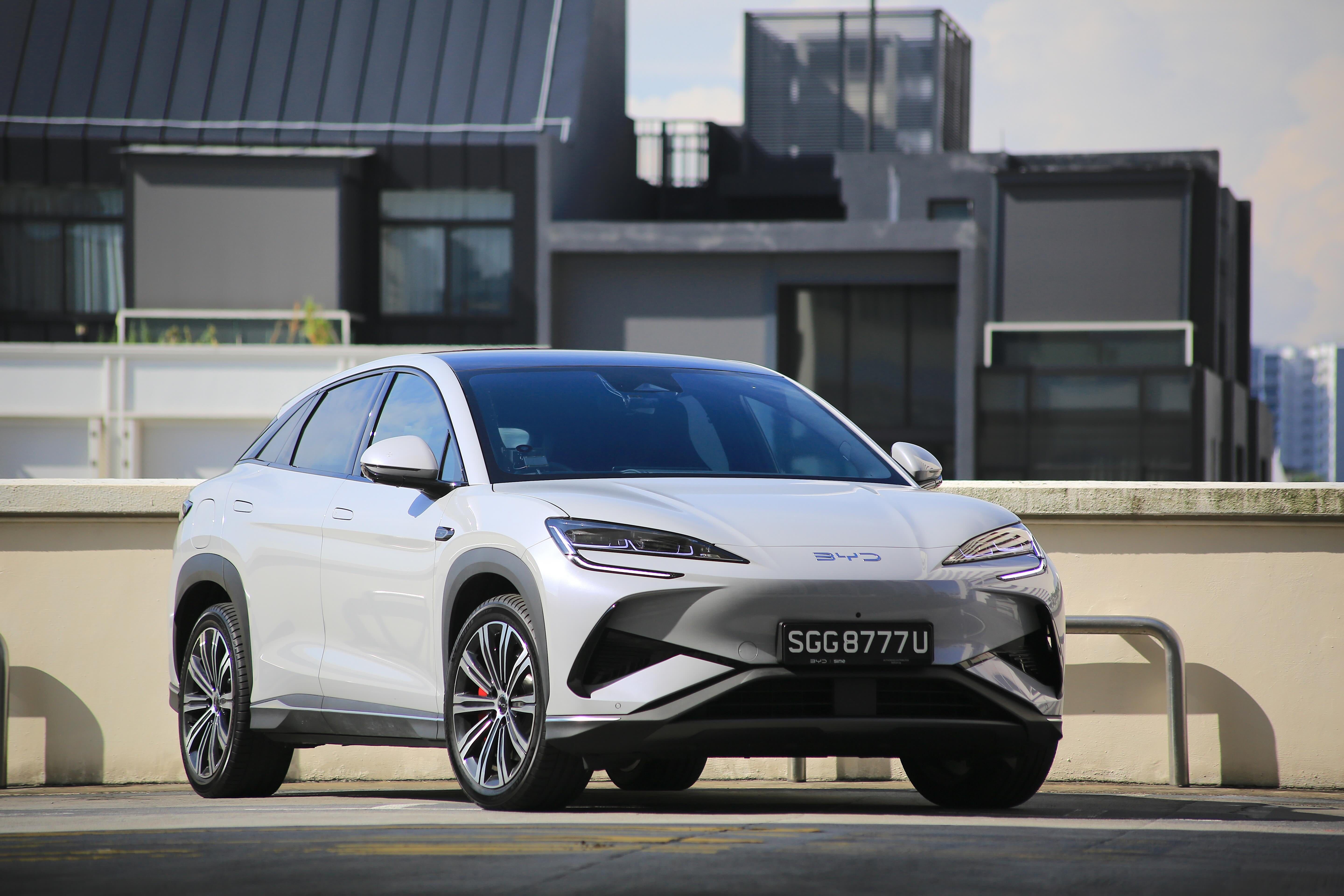 O BYD Sealion 7, SUV que acelera mais rápido que um Porsche Cayenne Coupe S, é testado em Singapura. Reprodução: Azfar Hashim