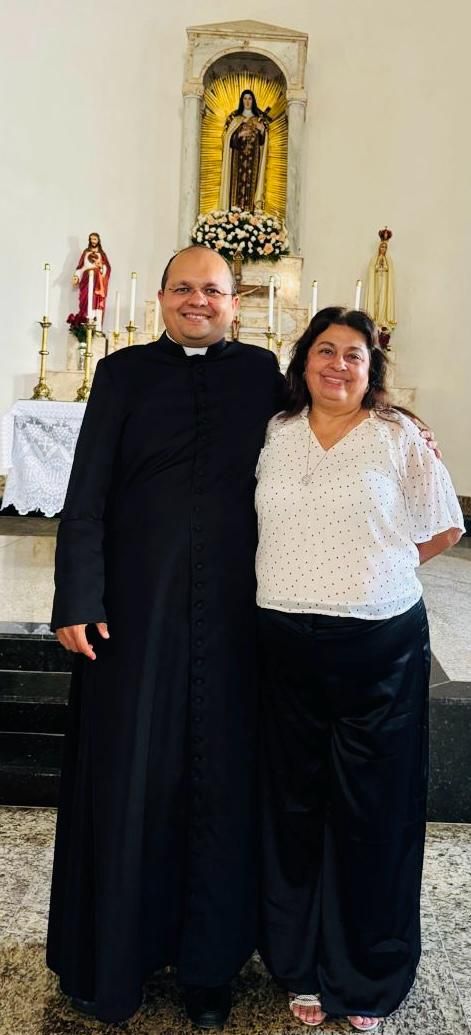 Relatos emocionantes de mães de padres sobre fé e orgulho no Dia das Mães. Reprodução: Lucas Roberto