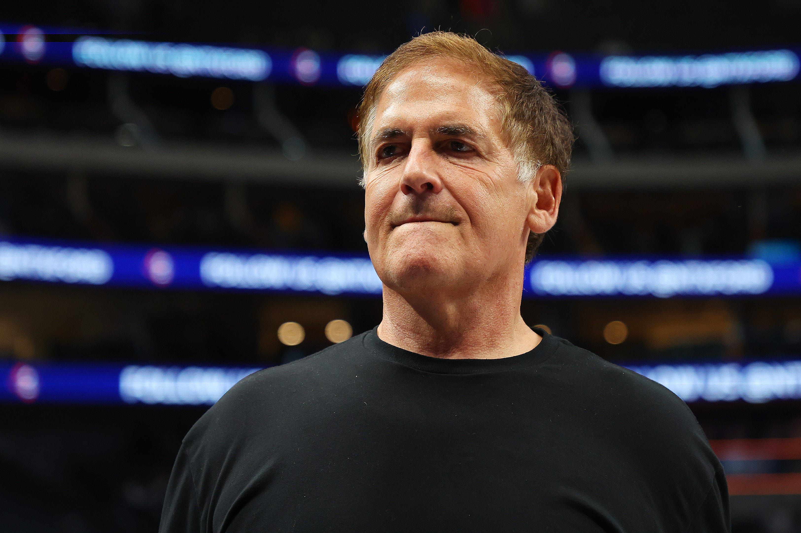 Mark Cuban destaca que incertezas tarifárias estão congelando preços e moldando estratégias empresariais. Reprodução: Business Insider