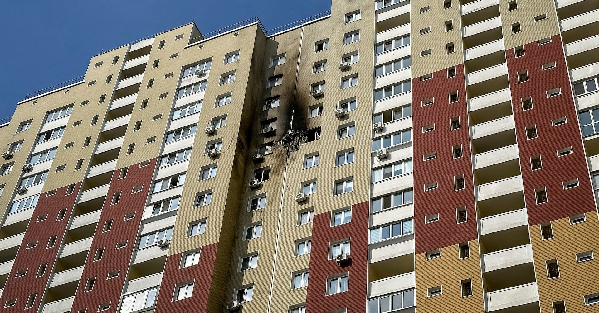 Ataque Aéreo em Kyiv Deixa Mortos e Feridos