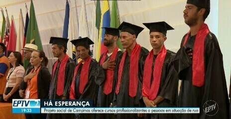 Cerimônia de formatura marca novo começo para pessoas em situação de rua em Campinas.; Reprodução: Globo