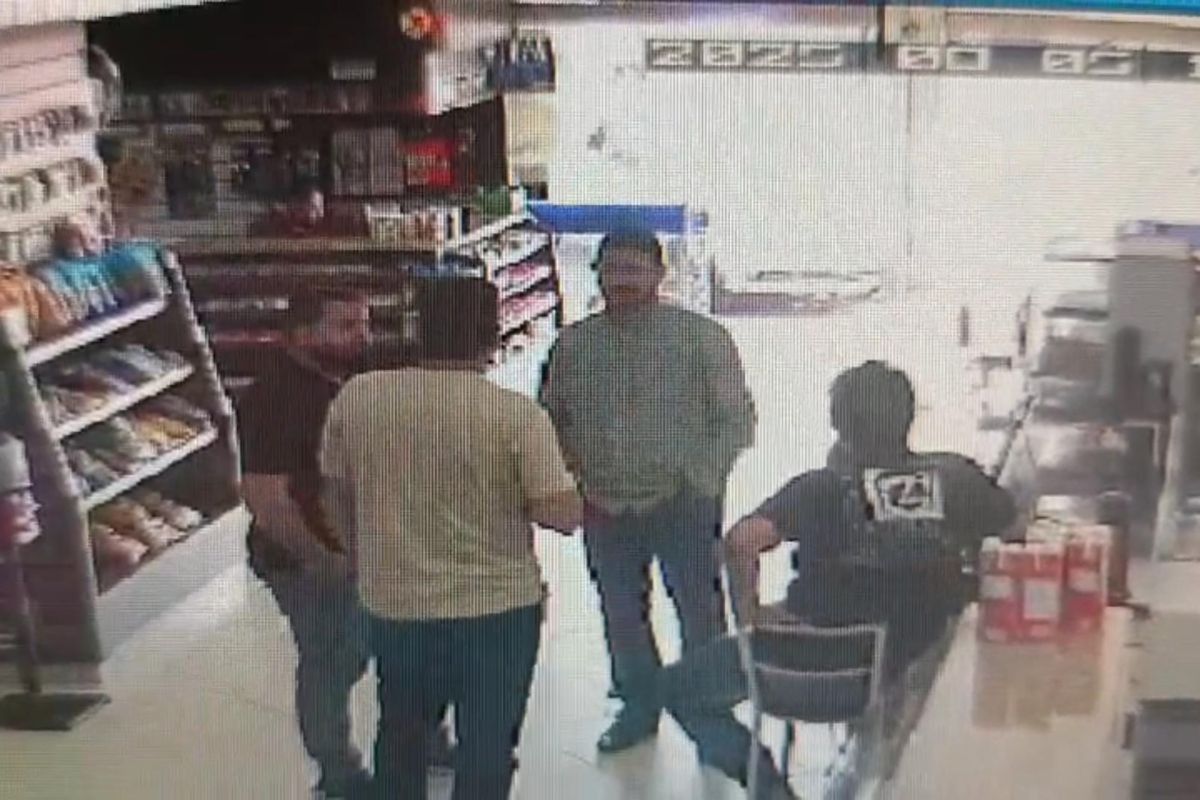 Homens foram vistos em padaria em Icaraíma antes de desaparecerem durante cobrança de dívida. Reprodução: Globo