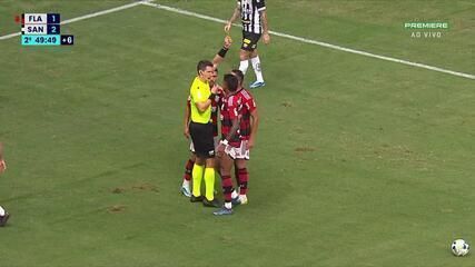 Bruno Henrique, do Flamengo, é acusado de fraude esportiva após receber cartão em jogo contra o Santos.; Reprodução: ge