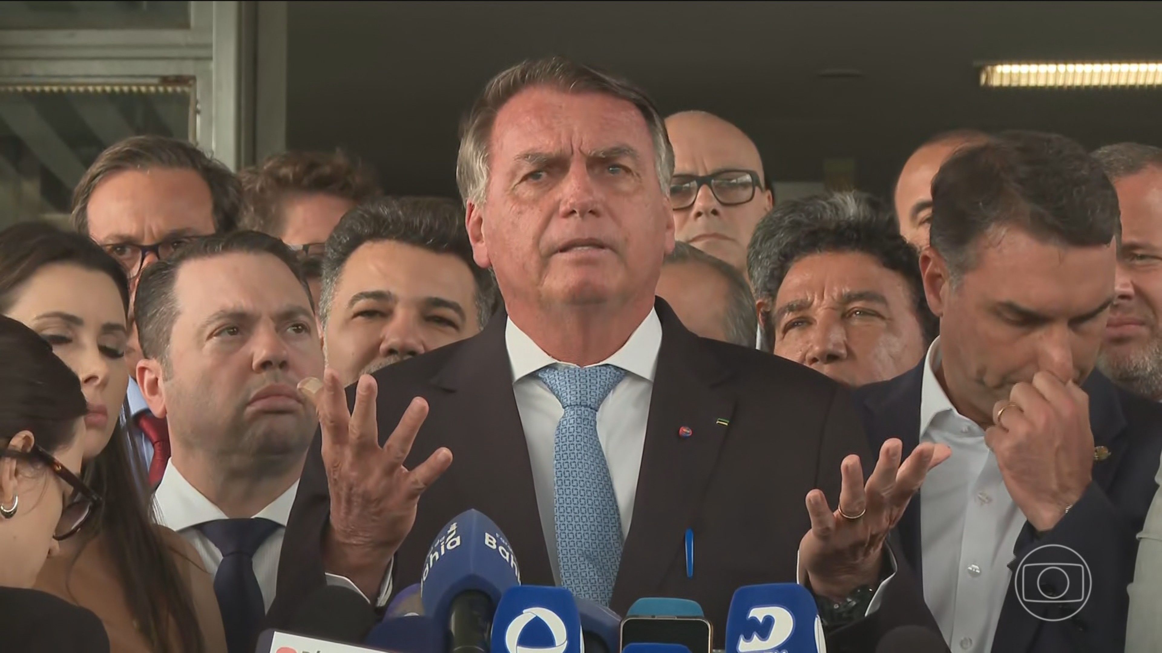 Bolsonaro Ignora Julgamento e Causa Frustração em Aliados