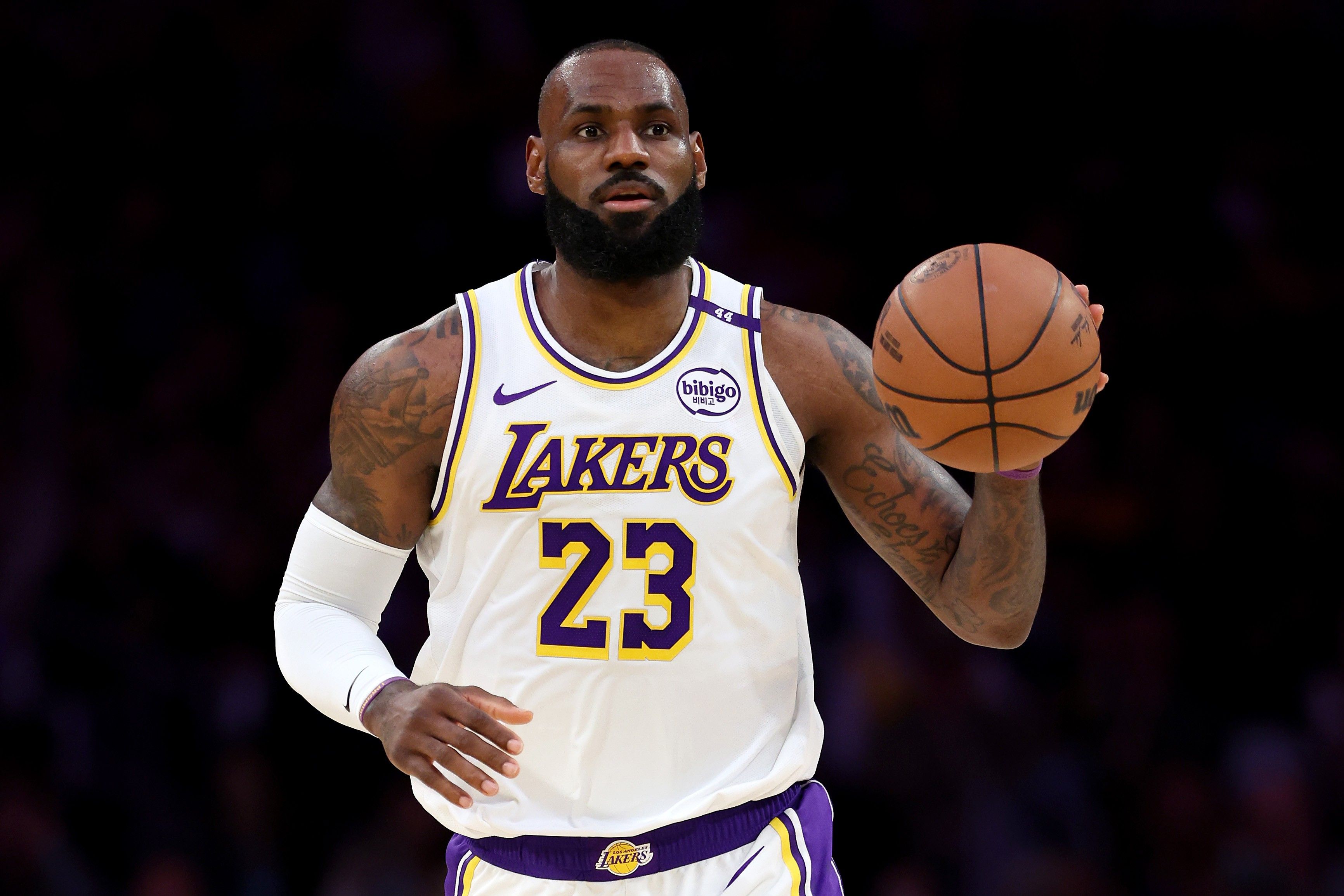 LeBron James avalia futuro após a eliminação dos Lakers nos playoffs da NBA. Reprodução: Globo