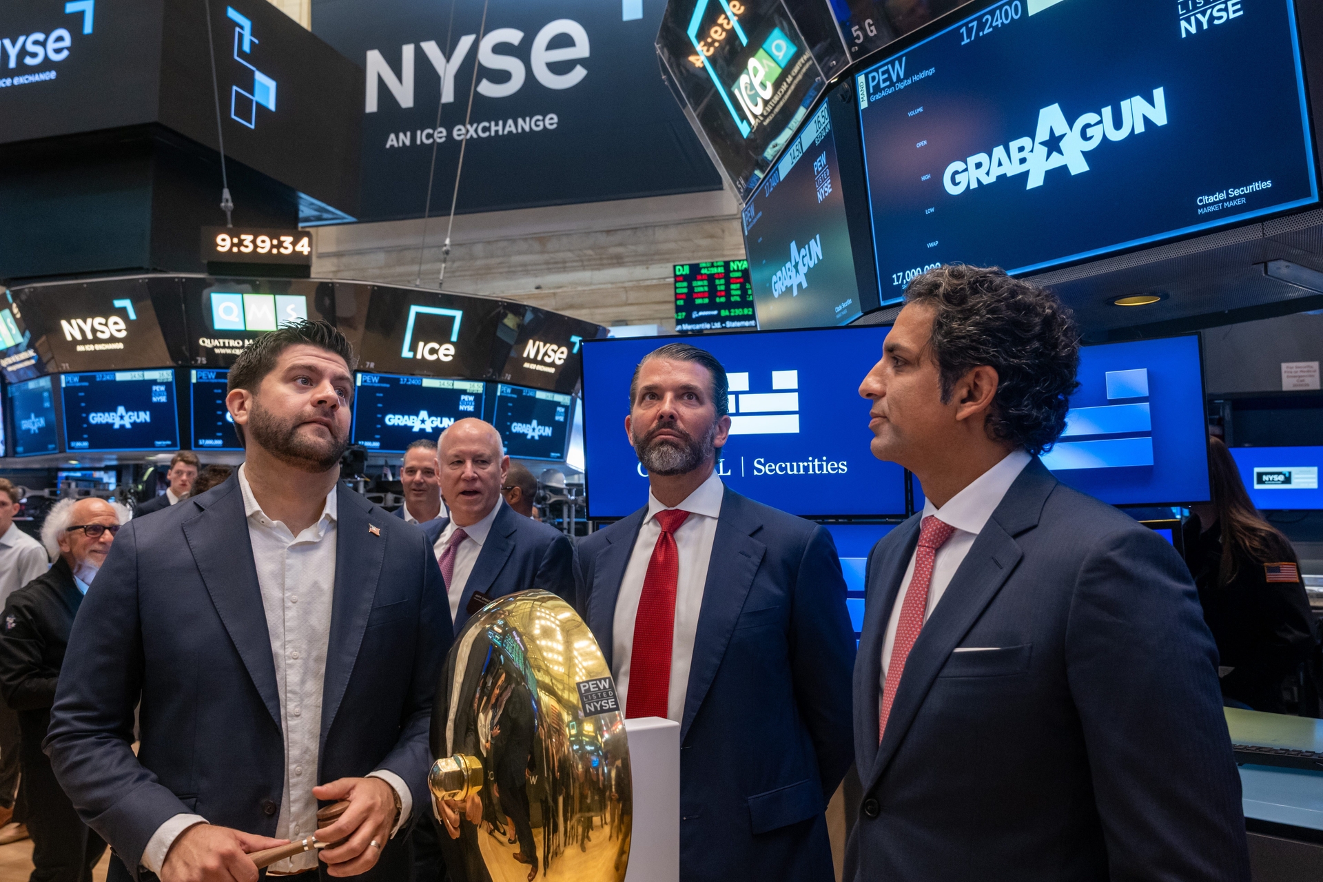 Donald Trump Jr. participa da estreia decepcionante da GrabAGun Digital Holdings na Bolsa de Nova York. Reprodução: Getty Images