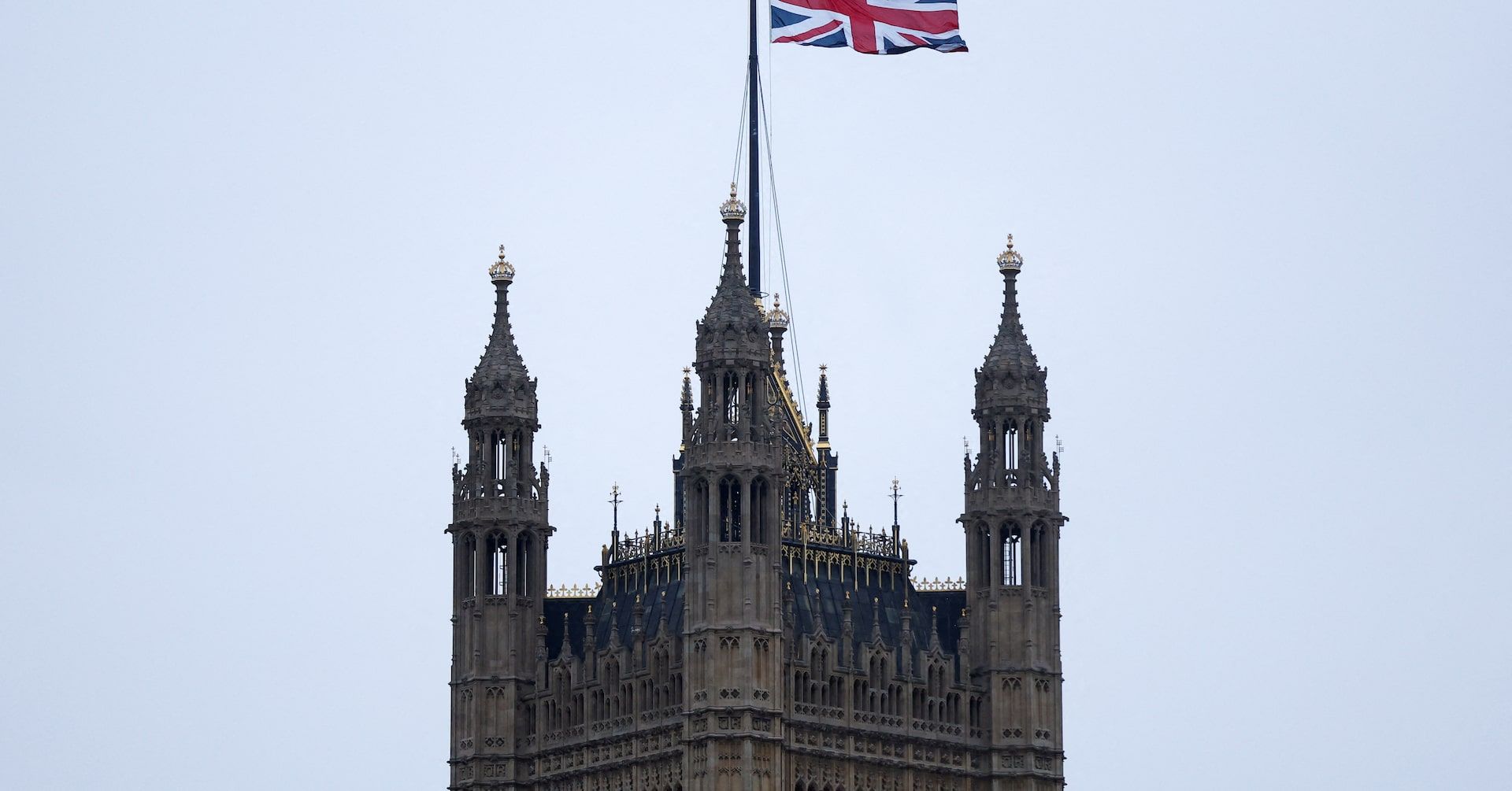 Reino Unido considera fechar agências governamentais para economizar e aumentar a produtividade. Legenda da imagem. Reprodução: Reuters