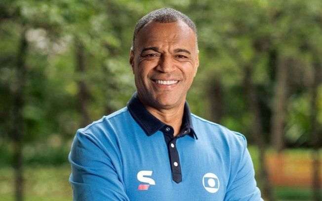 Denílson comenta sobre possível convocação de Léo Pereira para a Seleção durante debate esportivo. Reprodução: iG