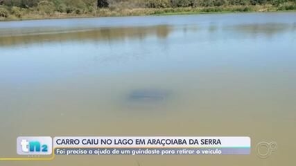 Carro submerso após motorista desviar de cão em Araçoiaba da Serra, SP. Reprodução: Globo