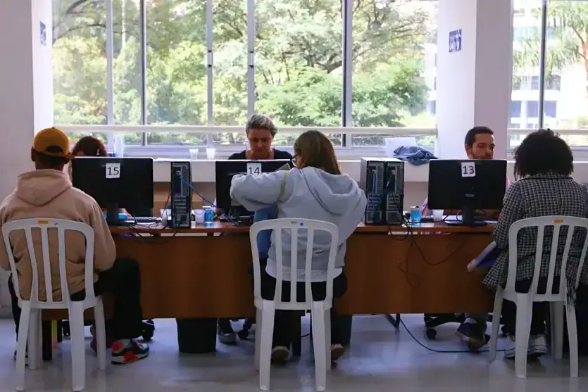 Mutirão ajuda consumidores endividados a negociar dívidas