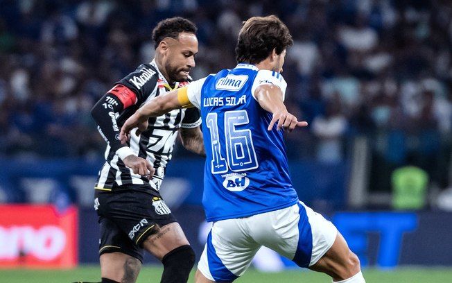 Santos supera o Cruzeiro em jogo marcado por polêmicas e gols decisivos.; Reprodução: Gustavo Aleixo / Cruzeiro