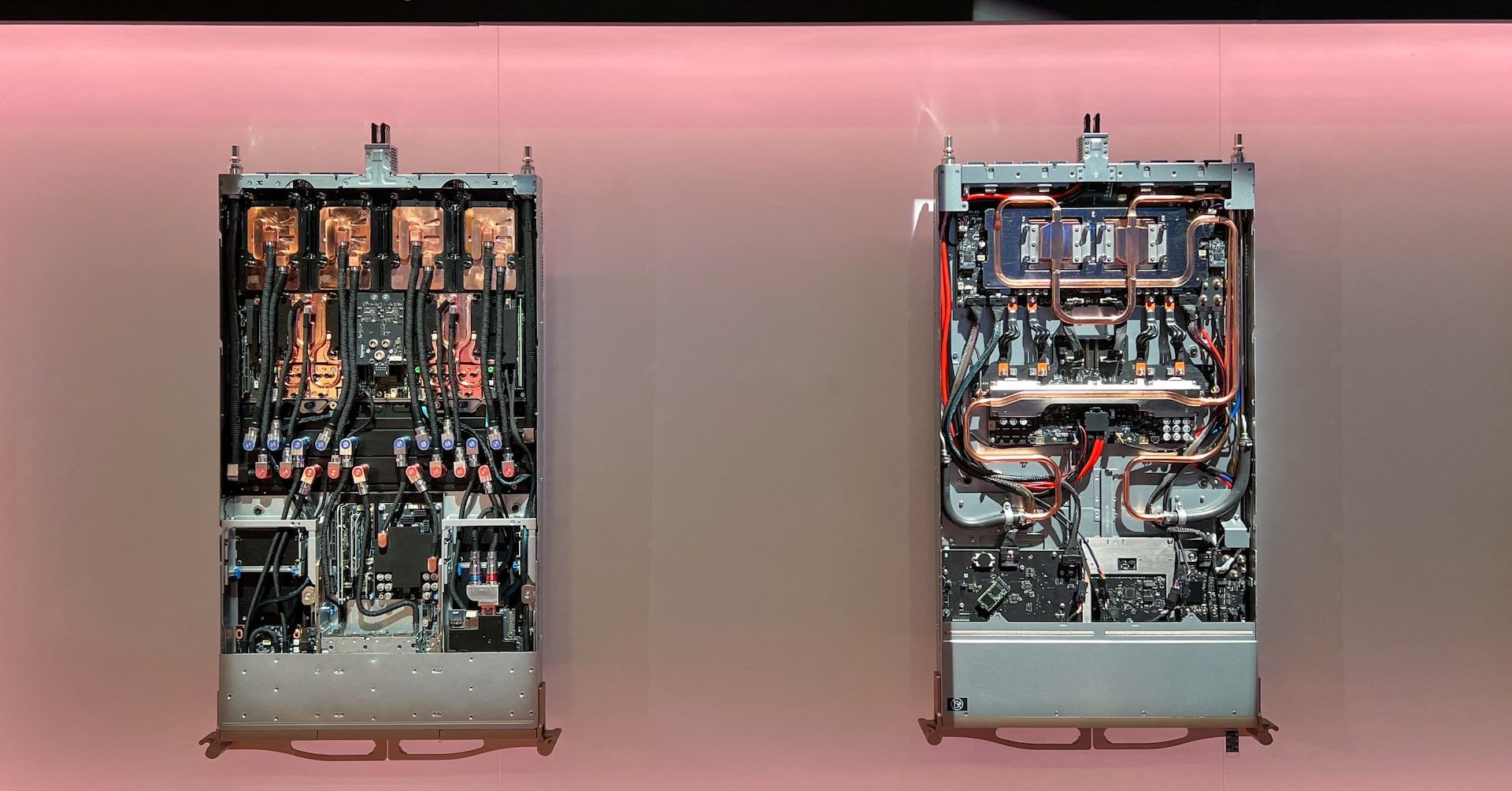 Legislador dos EUA propõe lei para verificar a localização de chips de inteligência artificial. Reprodução: Reuters